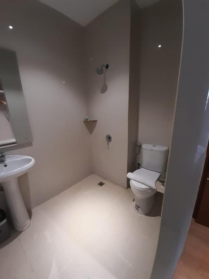 Blitz Hotel Batam Centre Экстерьер фото