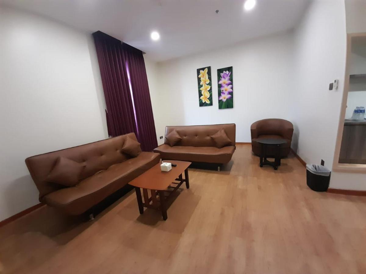 Blitz Hotel Batam Centre Экстерьер фото