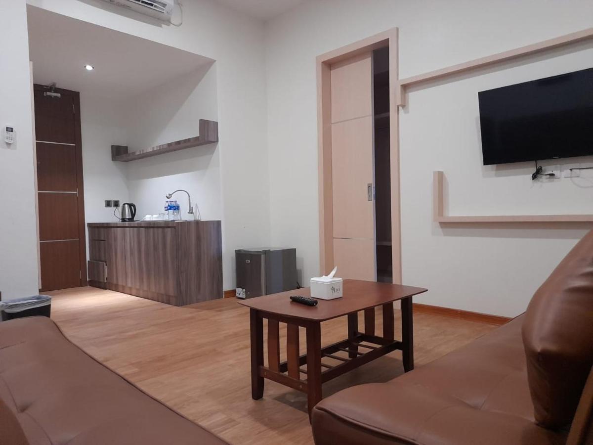 Blitz Hotel Batam Centre Экстерьер фото