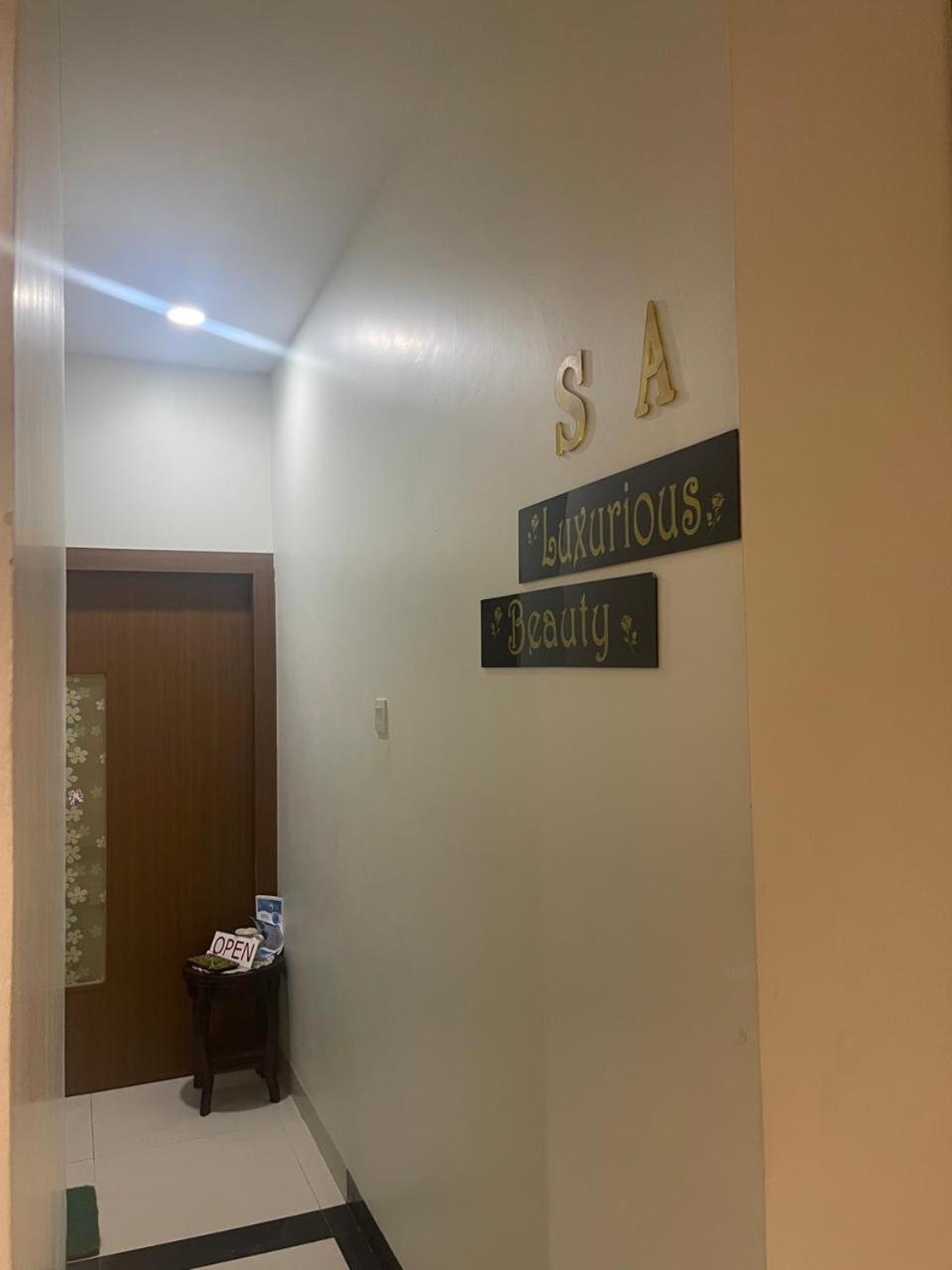 Blitz Hotel Batam Centre Экстерьер фото