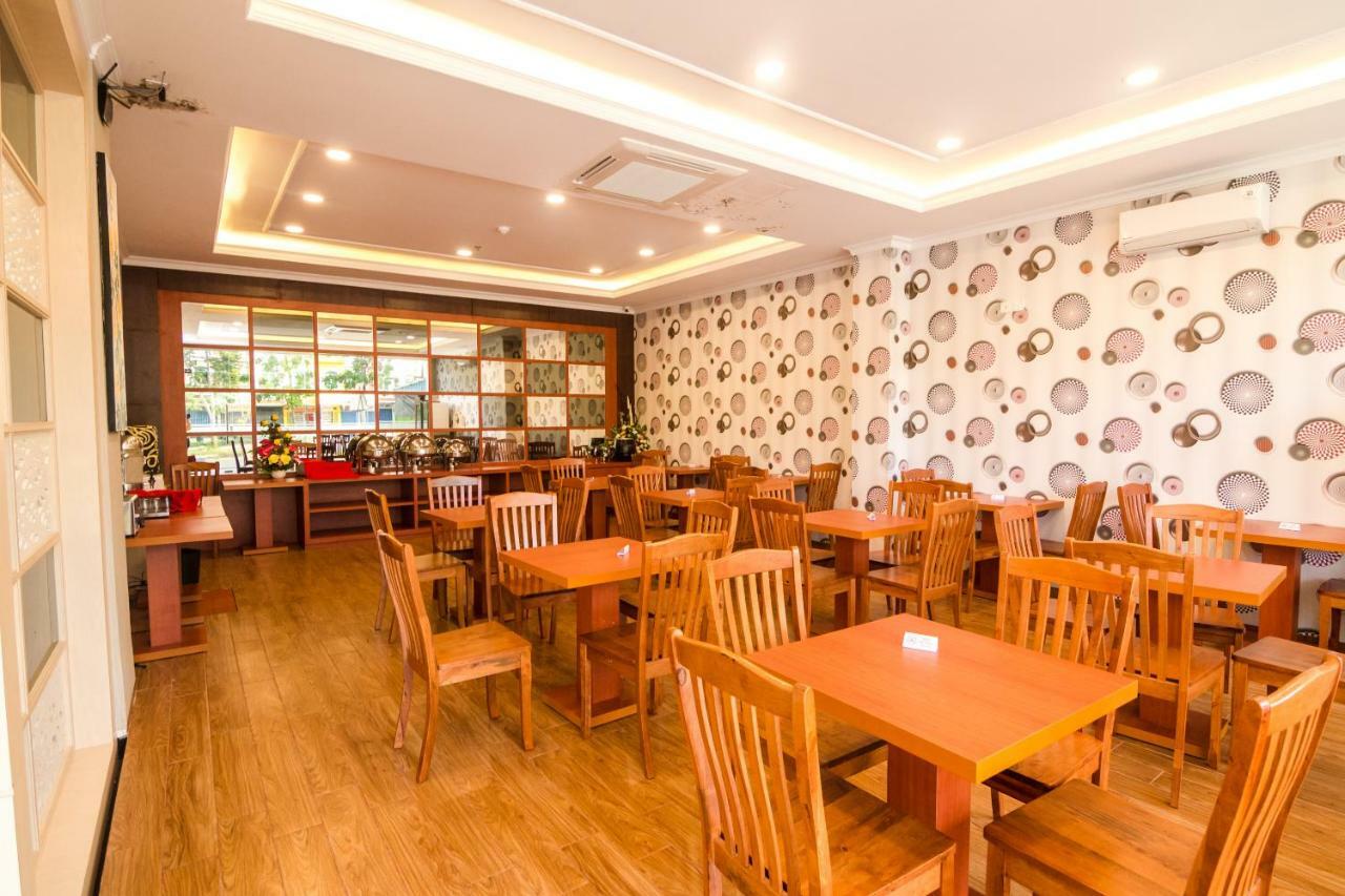 Blitz Hotel Batam Centre Экстерьер фото